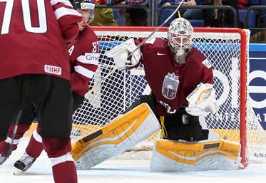 Sweden scrapes win Sweden scrapes win